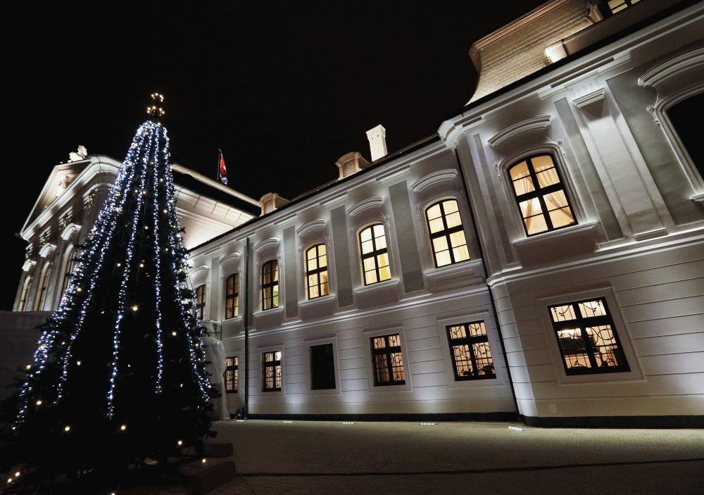 Prezidentský palác má nové osvetlenie