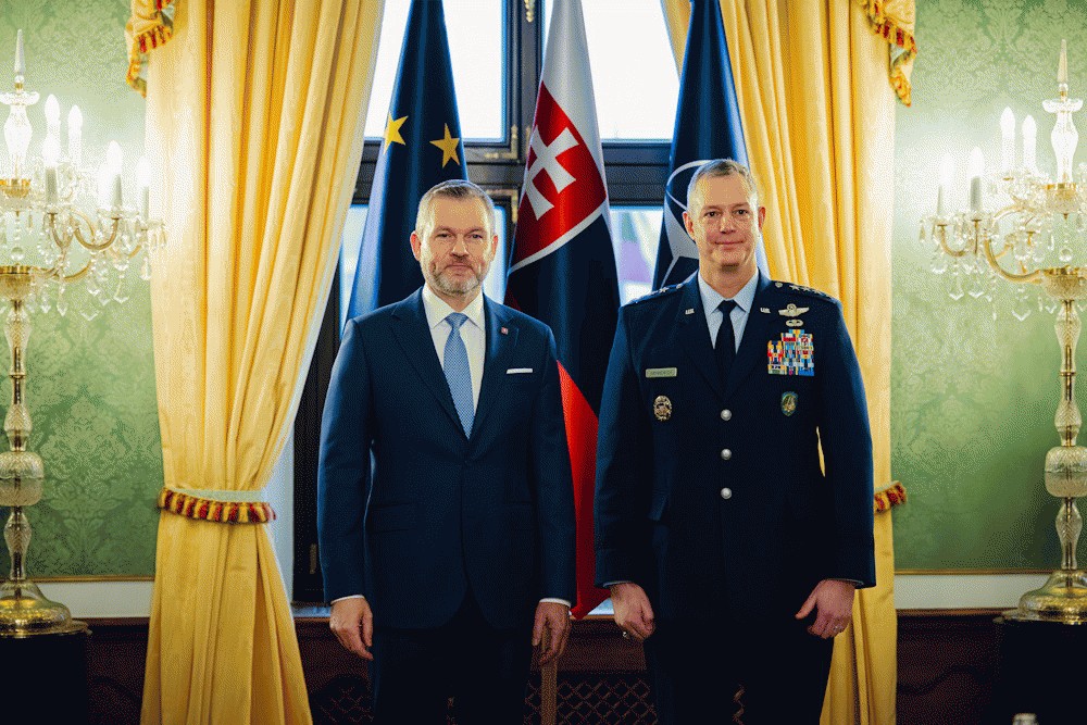 Prezident SR prijal najvy&scaron;&scaron;ieho veliteľa spojeneck&yacute;ch s&iacute;l v Eur&oacute;pe