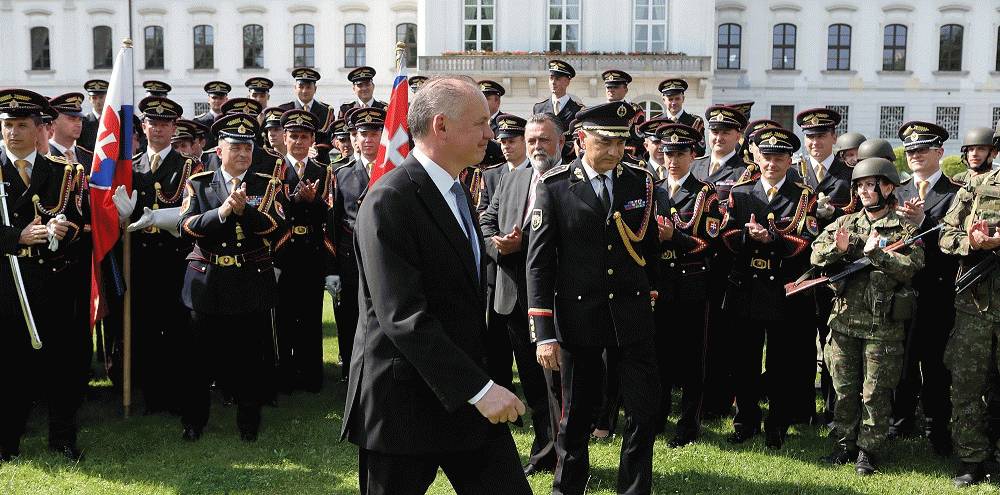Andrej Kiska sa rozlúčil s vojakmi Čestnej stráže