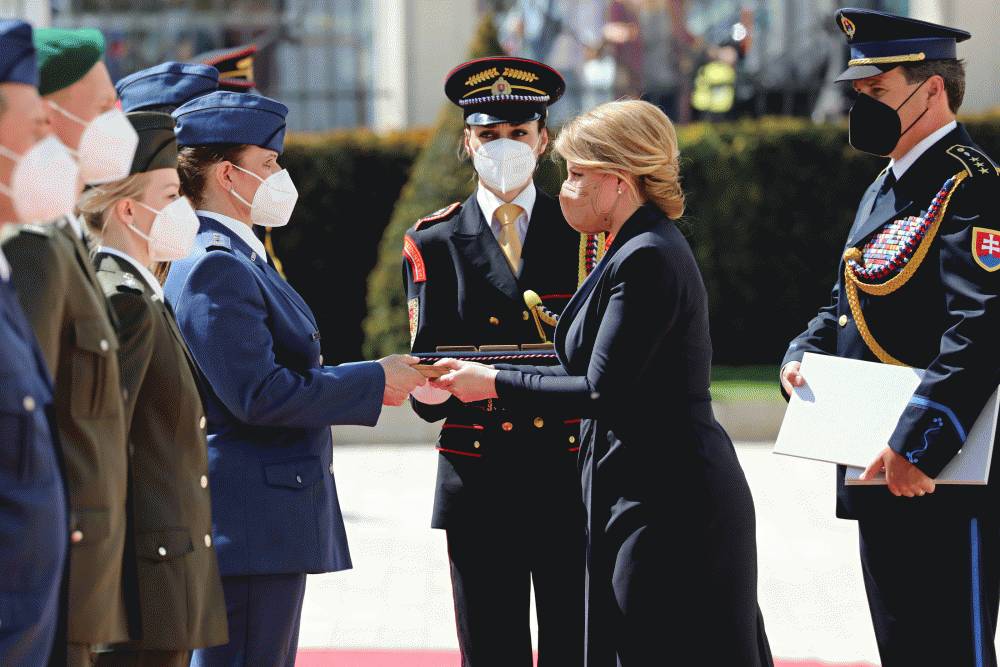 Prezidentka udelila medaily vojačkám a vojakom za zásluhy počas pandémie
