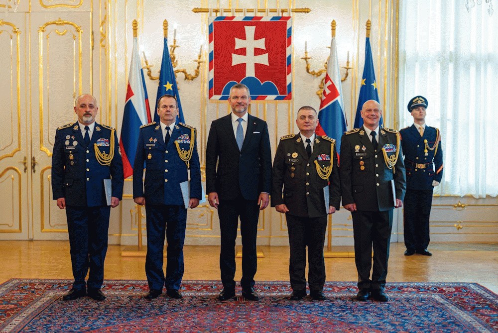 Prezident SR odovzdal dekr&eacute;ty nov&yacute;m gener&aacute;lom Ozbrojen&yacute;ch s&iacute;l SR