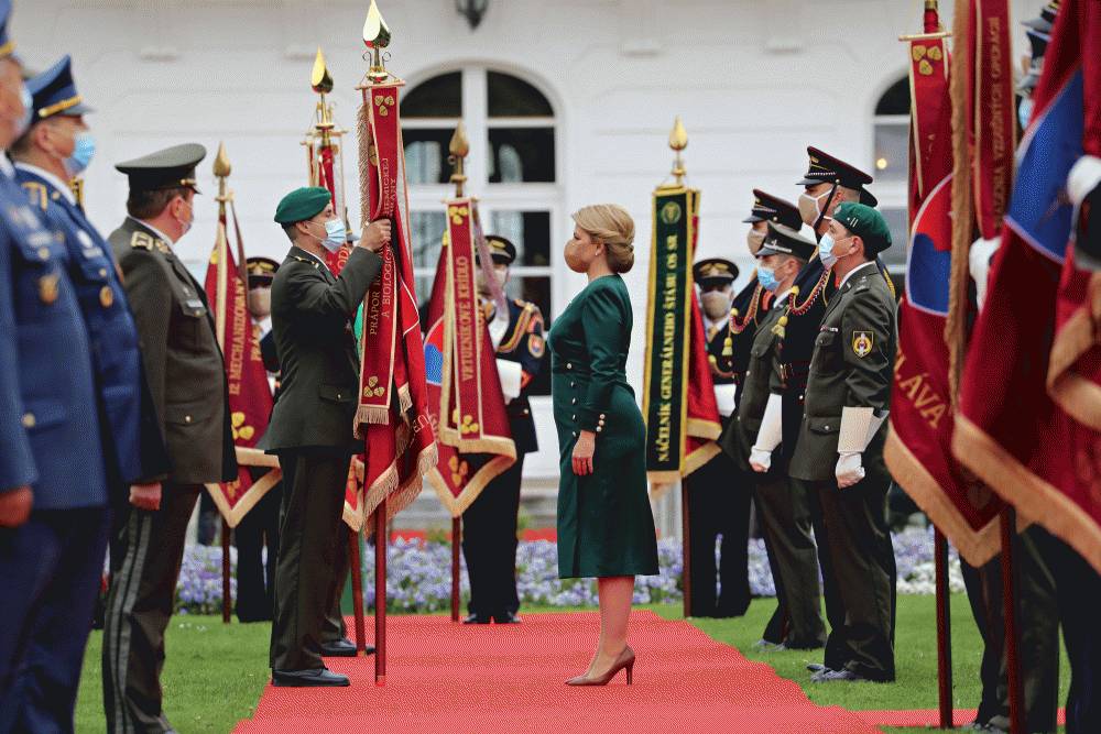 Prezidentka zapožičala bojové zástavy piatim vojenským útvarom