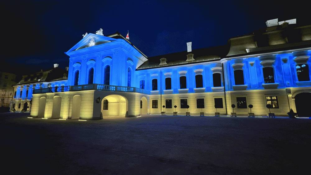 Prezidentský palác svieti na znak solidarity s Ukrajinou 