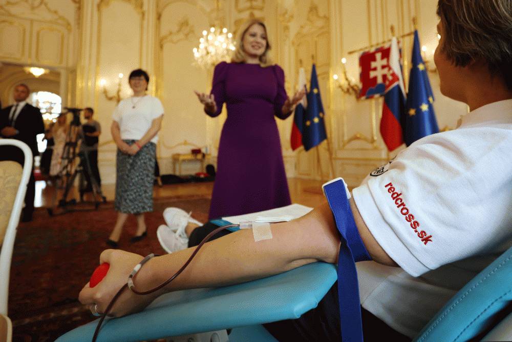 Do Prezidentského paláca znova prišli desiatky darcov krvi 