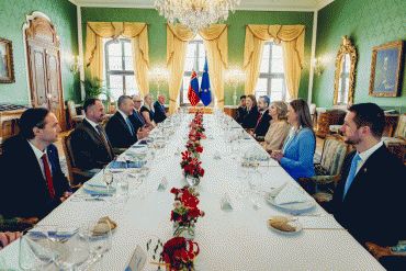 Prezident SR sa stretol so slovensk&yacute;mi europoslancami