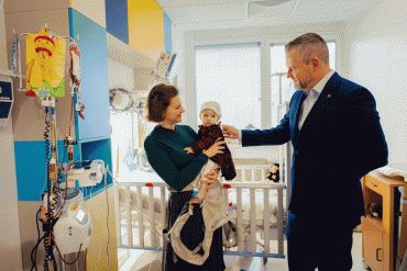 Prezident SR: Aj počas Vianoc stoja pri deťoch ľudia, pre ktor&yacute;ch je pomoc druh&yacute;m poslan&iacute;m