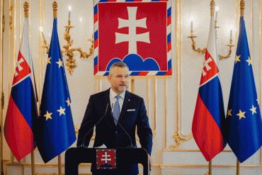 Prezident SR rozhodol, že riaditeľovi SIS bude kr&aacute;ten&aacute; mzda o 15 % na jeden mesiac