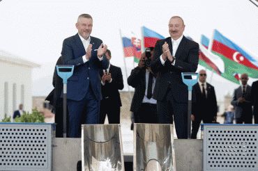 Prezident SR položil z&aacute;kladn&yacute; kameň novej &scaron;koly v Azerbajdžane pomenovanej po gener&aacute;lovi &Scaron;tef&aacute;nikovi