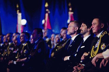 Prezident SR: Hrdinstvo sa nekonč&iacute; odchodom zo služby