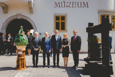 P. Pellegrini nav&scaron;t&iacute;vil s alb&aacute;nskym prezidentom vinohradn&iacute;cke mesto Pezinok