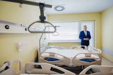 Prezident SR: Moderniz&aacute;cia nemocn&iacute;c prin&aacute;&scaron;a pacientom n&aacute;dej aj d&ocirc;stojnej&scaron;ie podmienky liečby