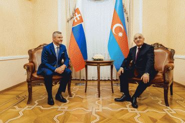 Prezident SR pokračoval v Baku rokovaniami s predsedom vl&aacute;dy a predsedn&iacute;čkou parlamentu