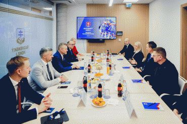 Prezident SR sa zauj&iacute;mal o ďal&scaron;ie smerovanie slovensk&eacute;ho hokeja