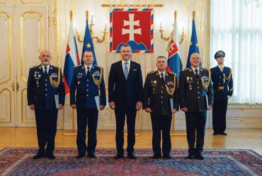 Prezident SR odovzdal dekr&eacute;ty nov&yacute;m gener&aacute;lom Ozbrojen&yacute;ch s&iacute;l SR