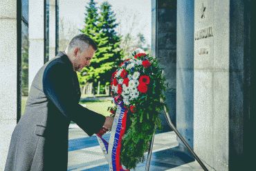 Prezident SR: Prejavme úctu a vďaku všetkým, ktorí sa pričinili o návrat slobody do našej vlasti